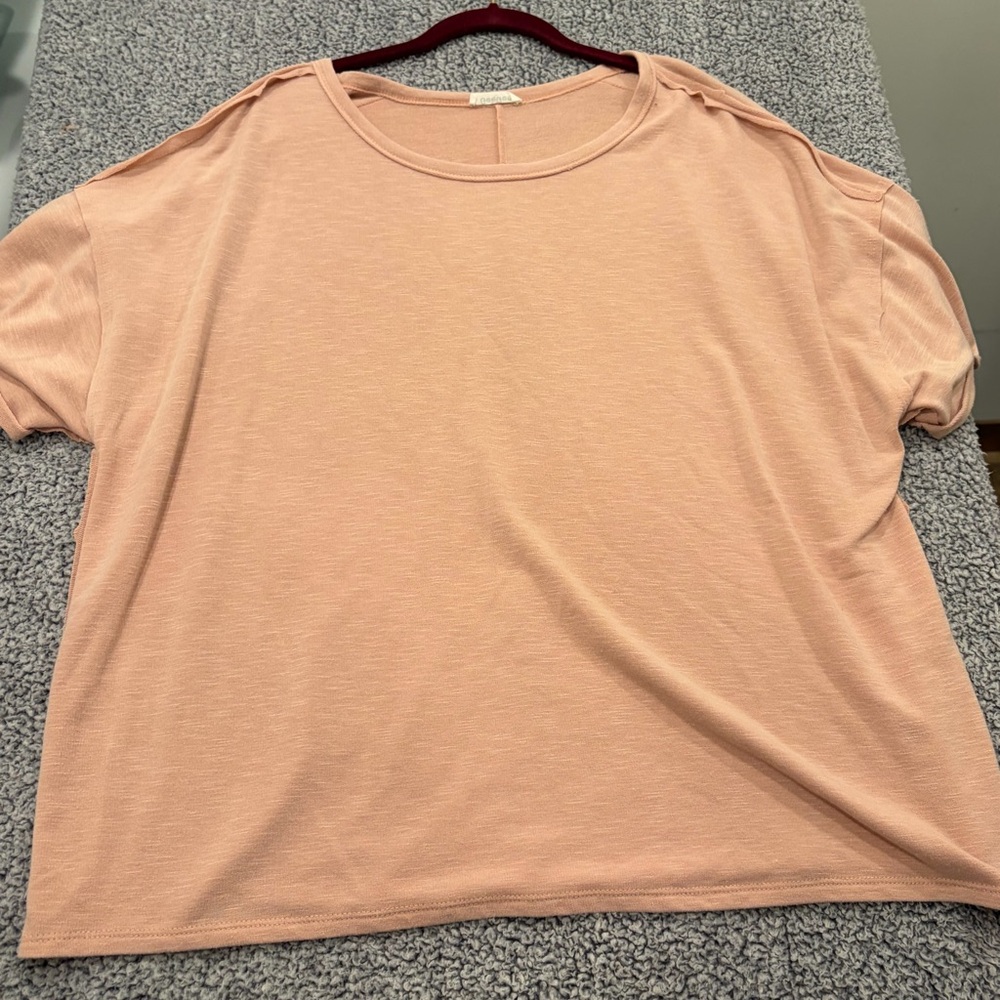 Women's Relaxed Crew Neck Top in Blush Pink